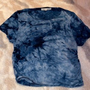 Marble blue cropped shirt. Size: S